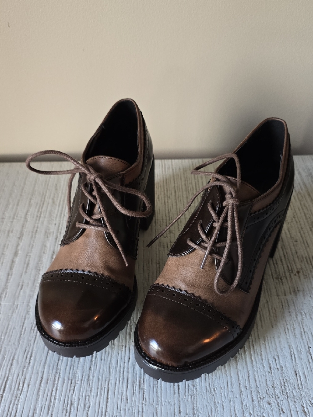 Dolce By Mojo Moxy Two-Tone Brown Lace-Up Oxford Shoes